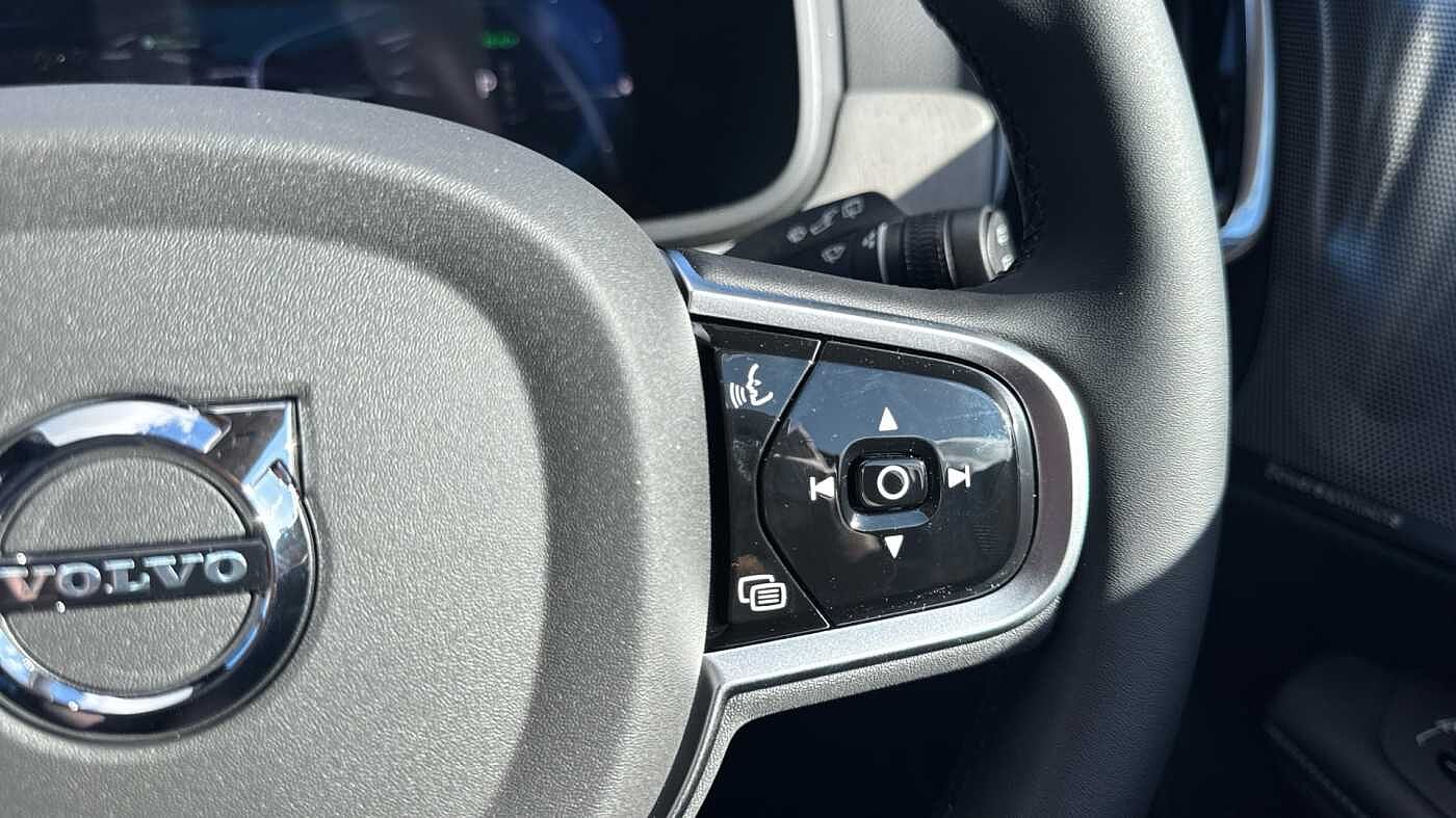Volvo V90 Ultra, T8 AWD Plug-in hybrid, Electric/Petrol, Dark