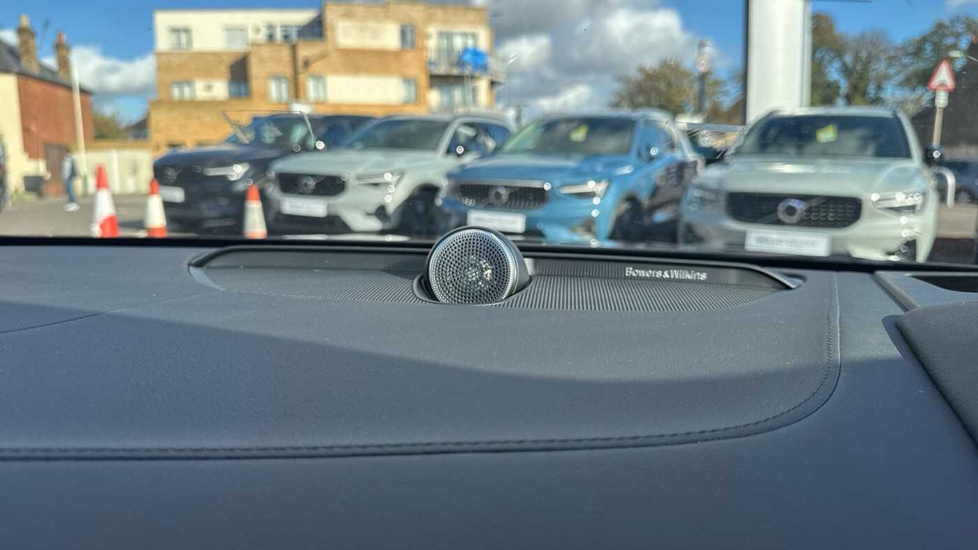 Volvo V90 Ultra, T8 AWD Plug-in hybrid, Electric/Petrol, Dark