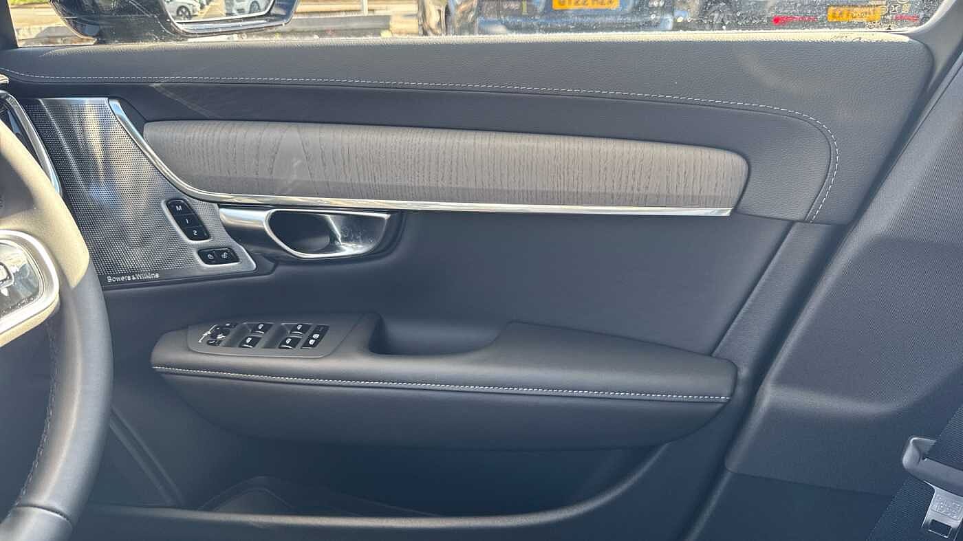 Volvo V90 Ultra, T8 AWD Plug-in hybrid, Electric/Petrol, Dark