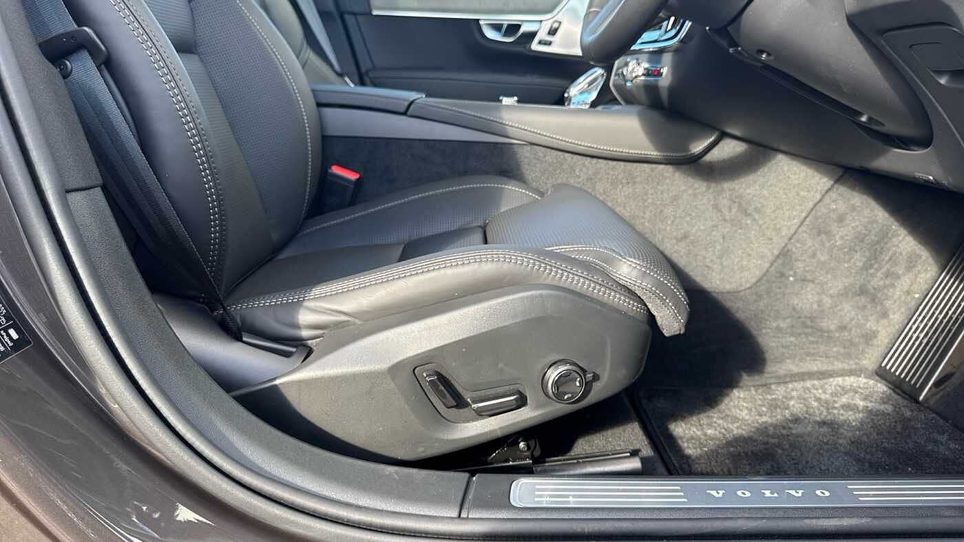 Volvo V90 Ultra, T8 AWD Plug-in hybrid, Electric/Petrol, Dark