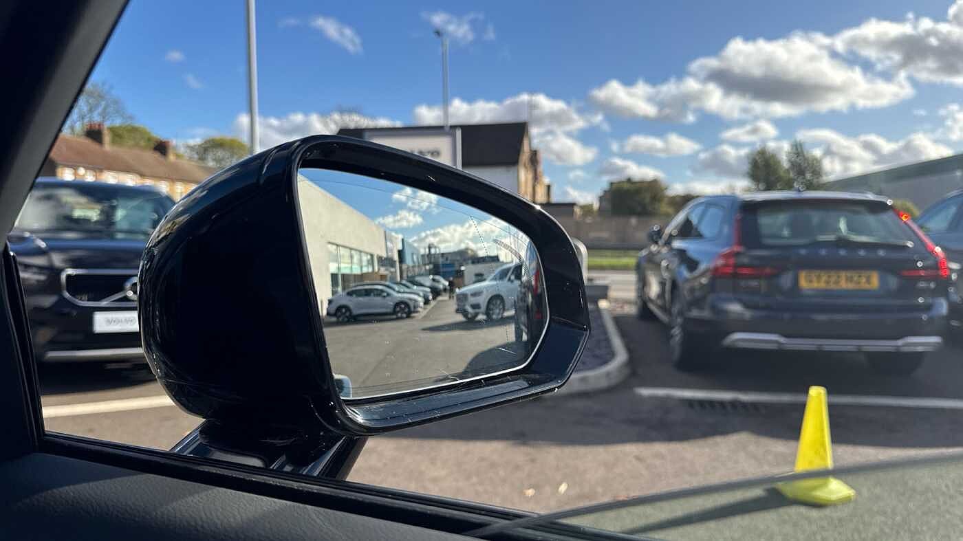 Volvo V90 Ultra, T8 AWD Plug-in hybrid, Electric/Petrol, Dark