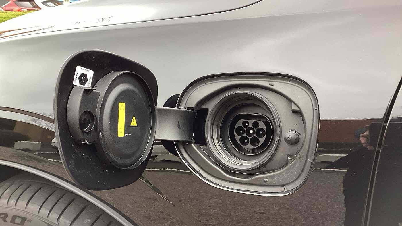 Volvo XC60 Black Edition Ultra, T8 AWD Plug-in hybrid, Electric/Petrol
