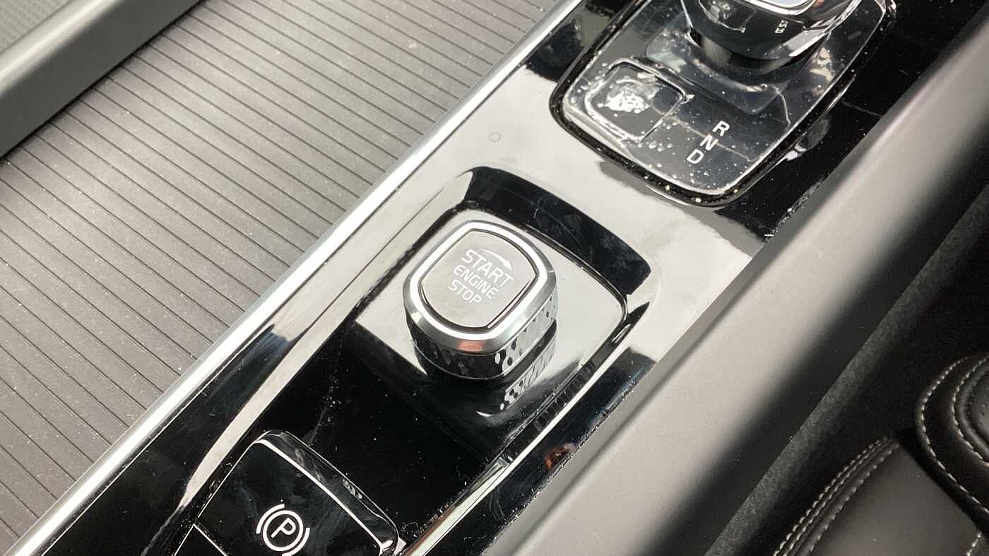 Volvo XC60 Black Edition Ultra, T8 AWD Plug-in hybrid, Electric/Petrol