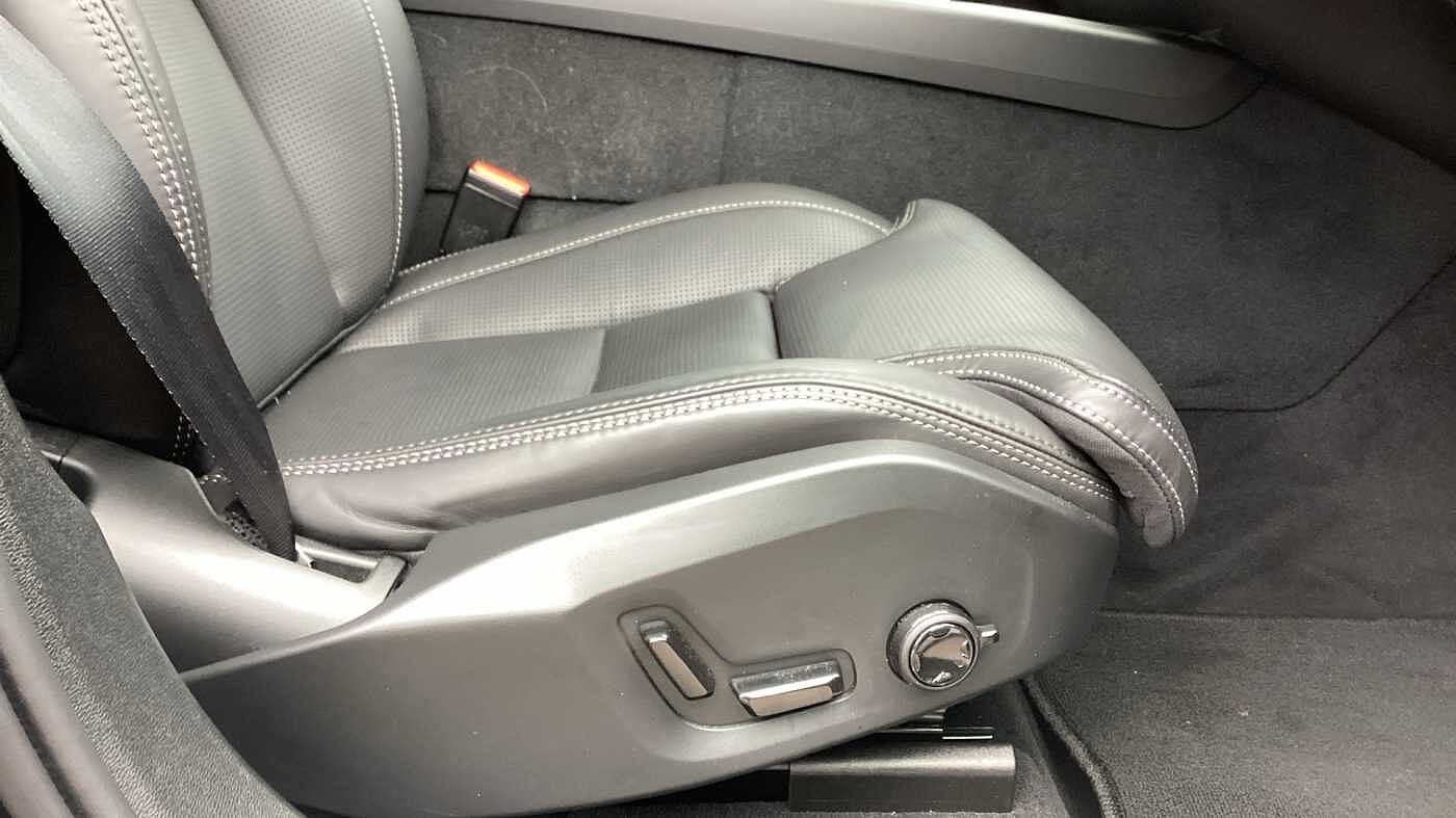 Volvo XC60 Black Edition Ultra, T8 AWD Plug-in hybrid, Electric/Petrol