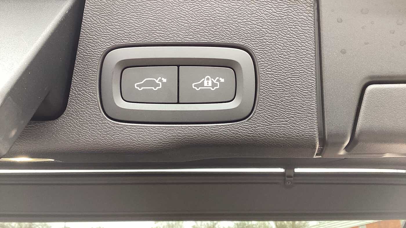 Volvo XC60 Black Edition Ultra, T8 AWD Plug-in hybrid, Electric/Petrol