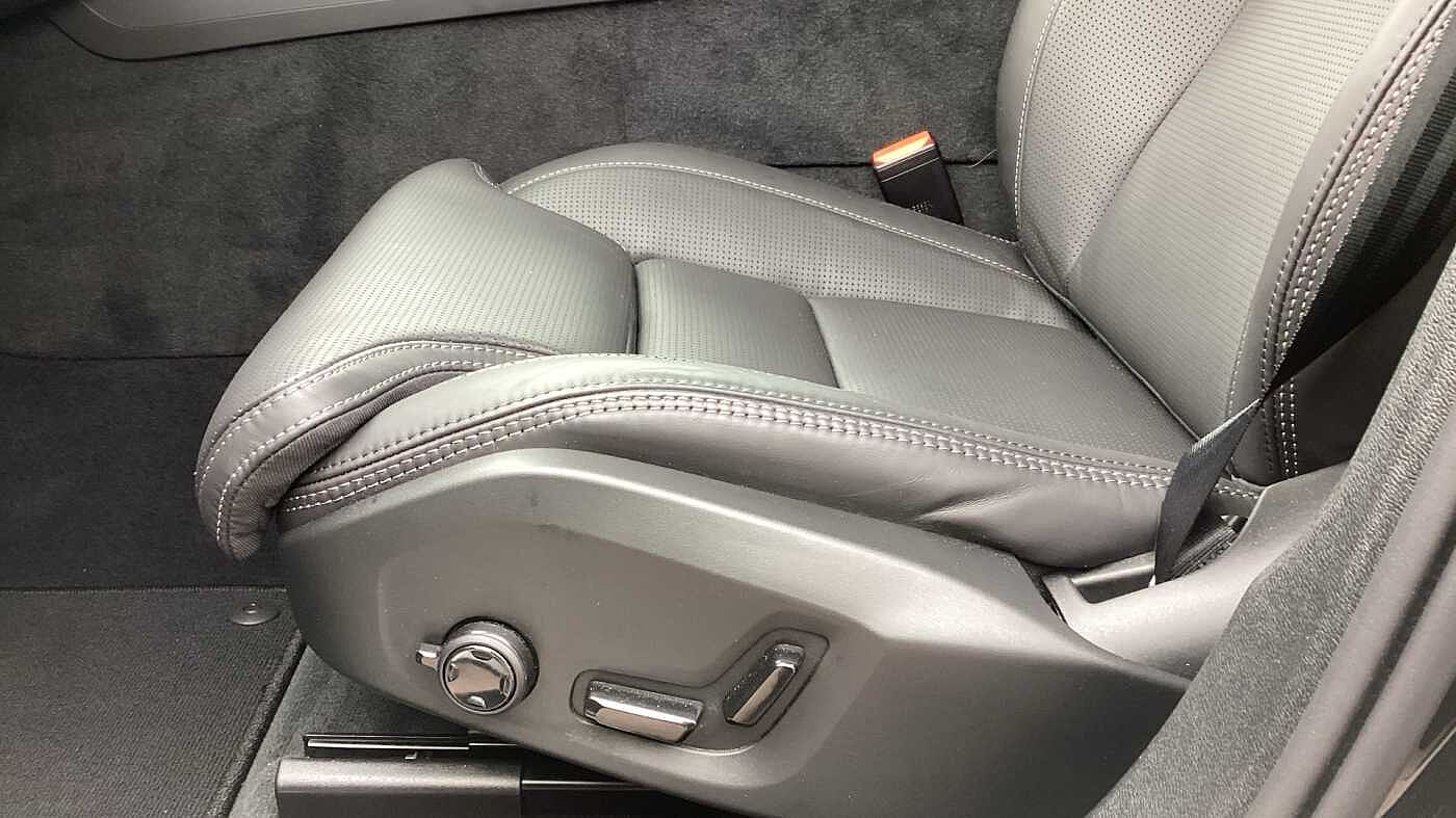 Volvo XC60 Black Edition Ultra, T8 AWD Plug-in hybrid, Electric/Petrol