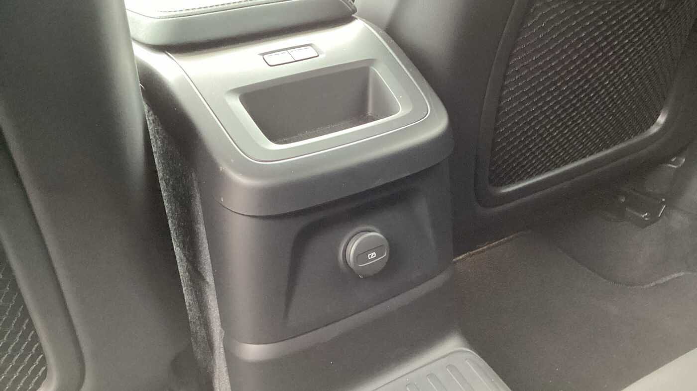 Volvo XC60 Black Edition Ultra, T8 AWD Plug-in hybrid, Electric/Petrol