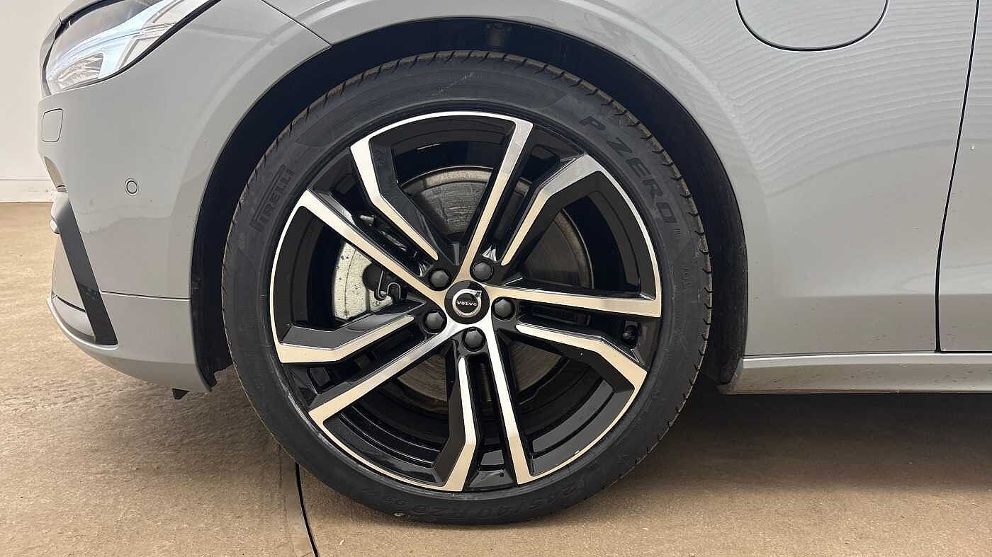 Volvo V90 Ultra, T8 AWD Plug-in hybrid, Electric/Petrol, Dark