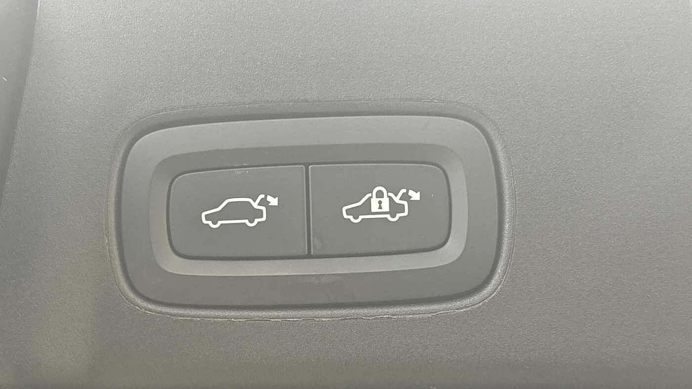 Volvo V90 Ultra, T8 AWD Plug-in hybrid, Electric/Petrol, Dark