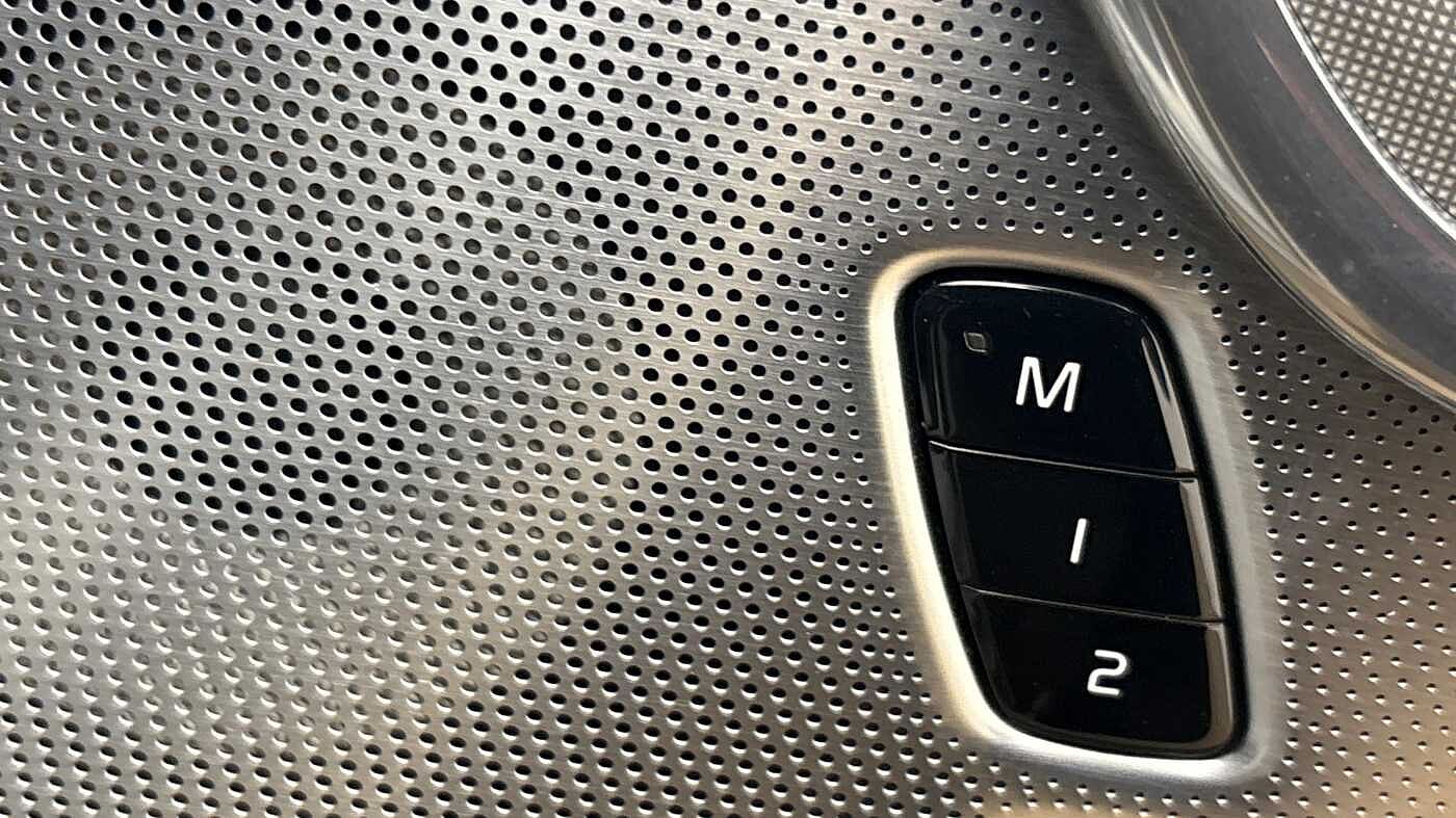 Volvo V90 Ultra, T8 AWD Plug-in hybrid, Electric/Petrol, Dark