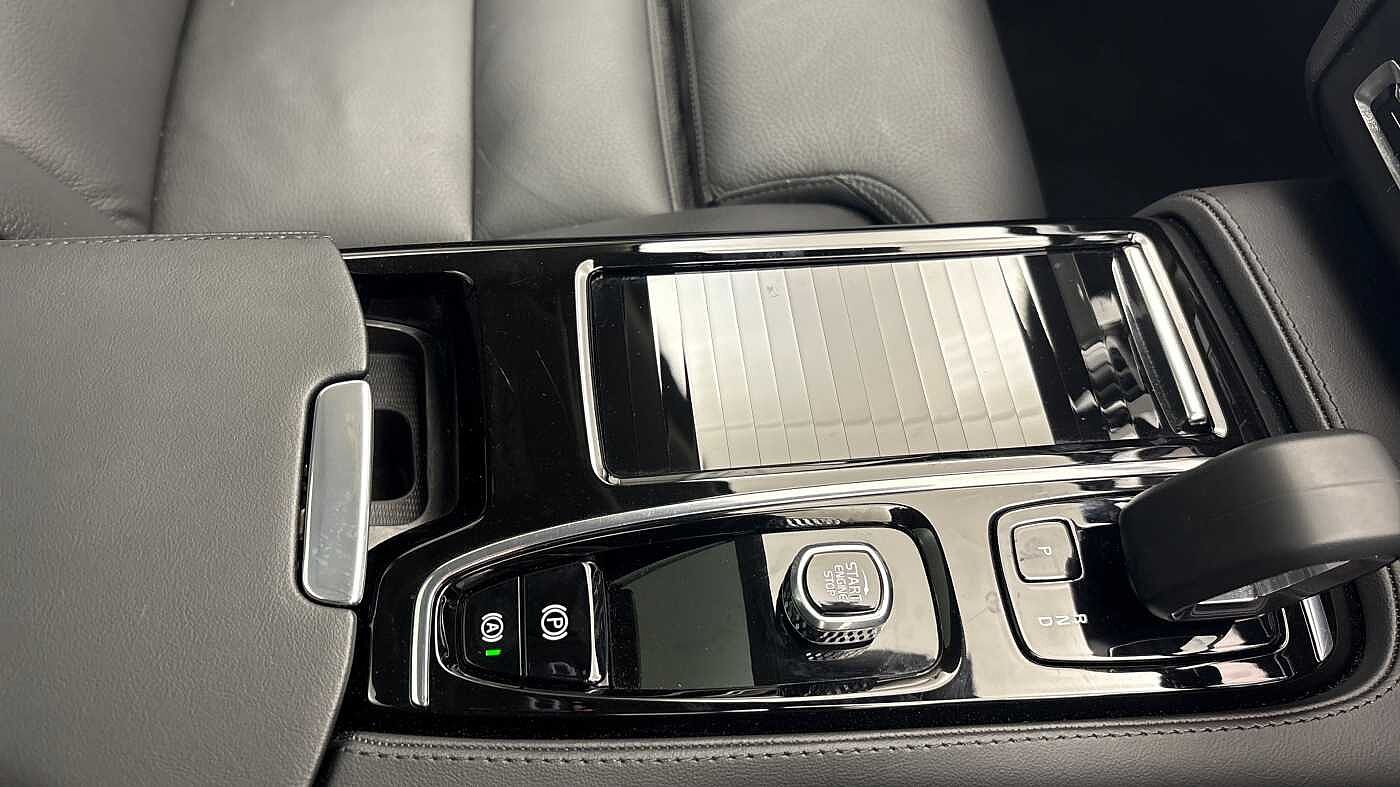 Volvo V90 Ultra, T8 AWD Plug-in hybrid, Electric/Petrol, Dark