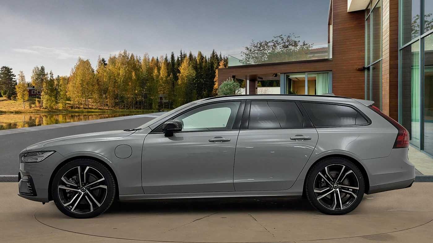 Volvo V90 Ultra, T8 AWD Plug-in hybrid, Electric/Petrol, Dark