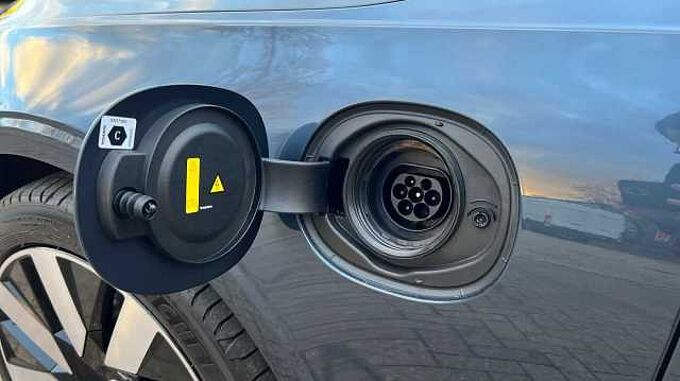 Volvo V90 Plus, T6 AWD Plug-in hybrid, Electric/Petrol, Dark