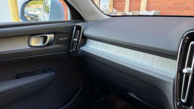 Volvo XC40 Ultra, B3 Mild hybrid, Petrol, Bright