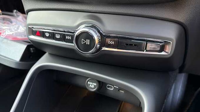 Volvo XC40 Ultra, B3 Mild hybrid, Petrol, Bright
