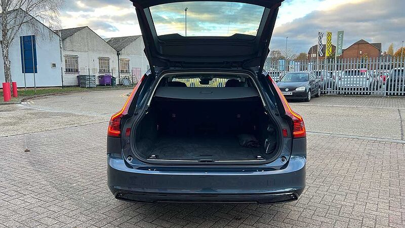 Volvo V90 Plus, T6 AWD Plug-in hybrid, Electric/Petrol, Dark