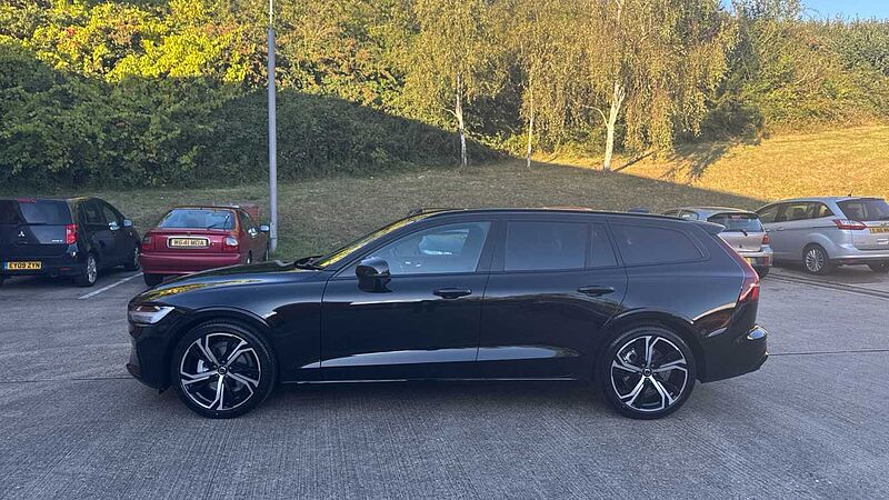 Volvo V60 Plus, B4 Mild hybrid, Petrol, Dark (Tints, Leather, NEW 2025 Model)