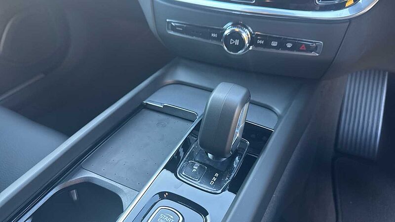 Volvo V60 Plus, B4 Mild hybrid, Petrol, Dark (Tints, Leather, NEW 2025 Model)