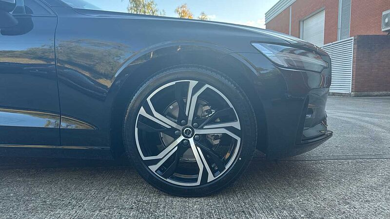 Volvo V60 Plus, B4 Mild hybrid, Petrol, Dark (Tints, Leather, NEW 2025 Model)