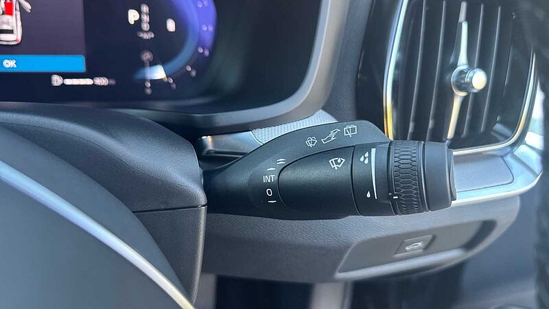 Volvo V60 Plus, B4 Mild hybrid, Petrol, Dark (Tints, Leather, NEW 2025 Model)
