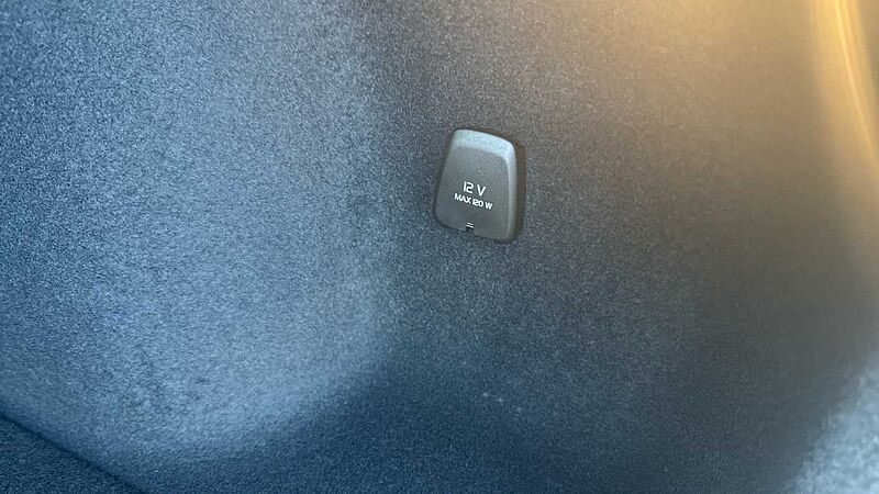 Volvo V60 Plus, B4 Mild hybrid, Petrol, Dark (Tints, Leather, NEW 2025 Model)
