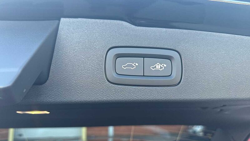 Volvo V60 Plus, B4 Mild hybrid, Petrol, Dark (Tints, Leather, NEW 2025 Model)