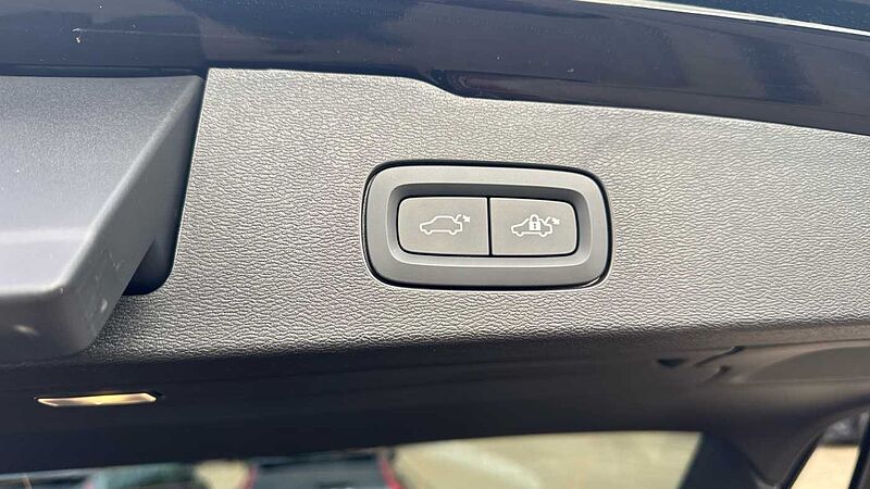 Volvo V60 Plus, B4 Mild hybrid, Petrol, Dark (Tints, Leather, NEW 2025 Model)