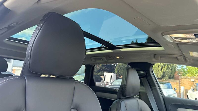 Volvo V90 Ultra, T8 AWD Plug-in hybrid, Electric/Petrol, Dark