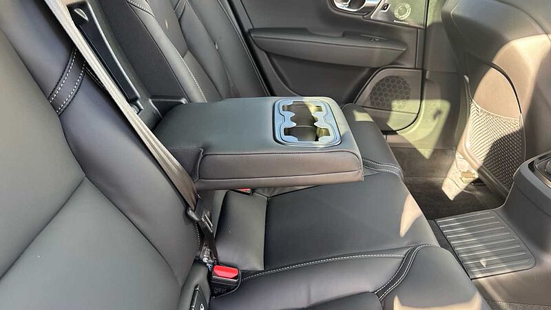 Volvo V90 Ultra, T8 AWD Plug-in hybrid, Electric/Petrol, Dark