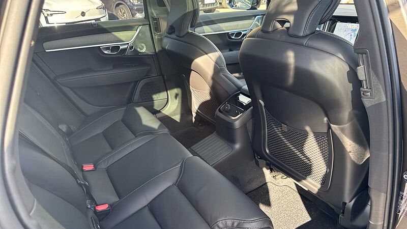 Volvo V90 Ultra, T8 AWD Plug-in hybrid, Electric/Petrol, Dark
