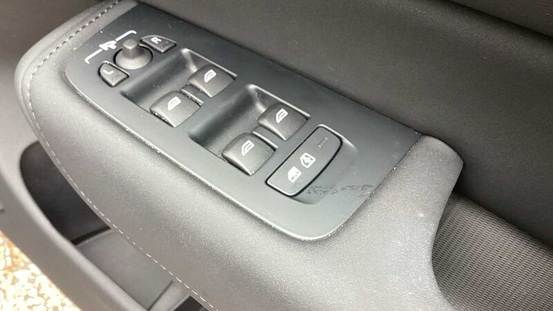 Volvo XC60 Black Edition Ultra, T8 AWD Plug-in hybrid, Electric/Petrol