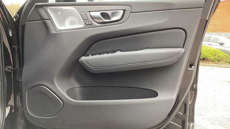 Volvo XC60 Black Edition Ultra, T8 AWD Plug-in hybrid, Electric/Petrol