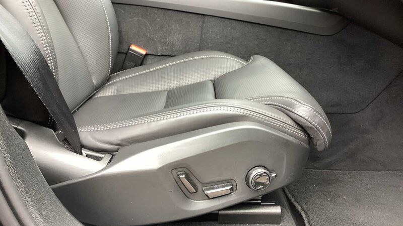 Volvo XC60 Black Edition Ultra, T8 AWD Plug-in hybrid, Electric/Petrol