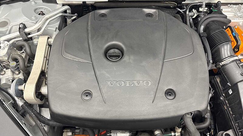 Volvo V90 Ultra, T8 AWD Plug-in hybrid, Electric/Petrol, Dark