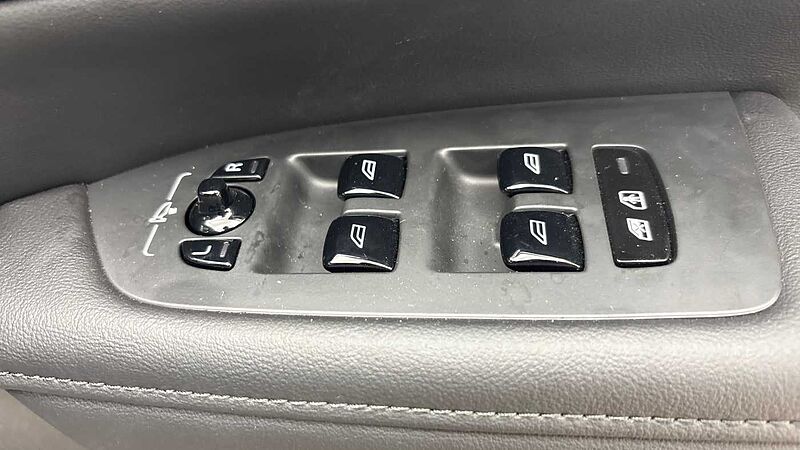 Volvo V90 Ultra, T8 AWD Plug-in hybrid, Electric/Petrol, Dark