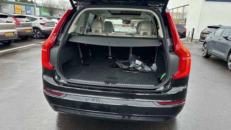 Volvo XC90 Recharge Ultimate, T8 AWD Plug-in hybrid, Electric/Petrol, Dark (GOOGLE)