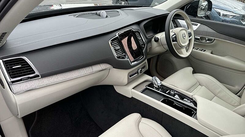 Volvo XC90 Recharge Ultimate, T8 AWD Plug-in hybrid, Electric/Petrol, Dark (GOOGLE)