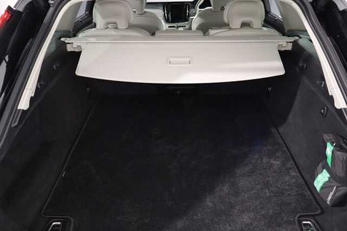 Volvo V90 Ultra, T8 AWD Plug-in hybrid, Electric/Petrol, Dark