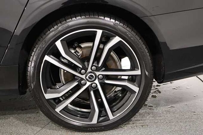 Volvo V90 Ultra, T8 AWD Plug-in hybrid, Electric/Petrol, Dark