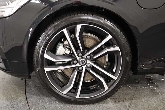 Volvo V90 Ultra, T8 AWD Plug-in hybrid, Electric/Petrol, Dark