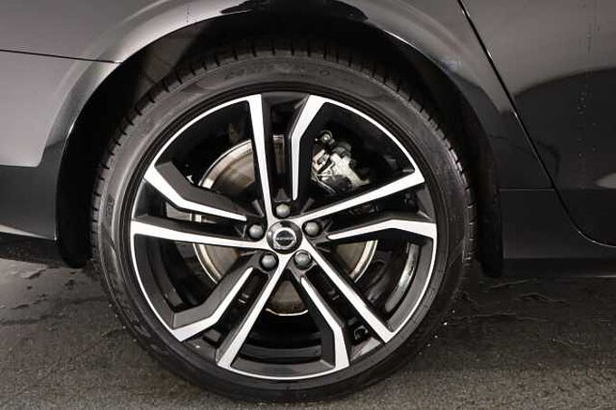 Volvo V90 Ultra, T8 AWD Plug-in hybrid, Electric/Petrol, Dark