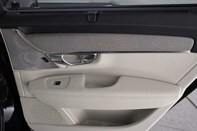 Volvo V90 Ultra, T8 AWD Plug-in hybrid, Electric/Petrol, Dark