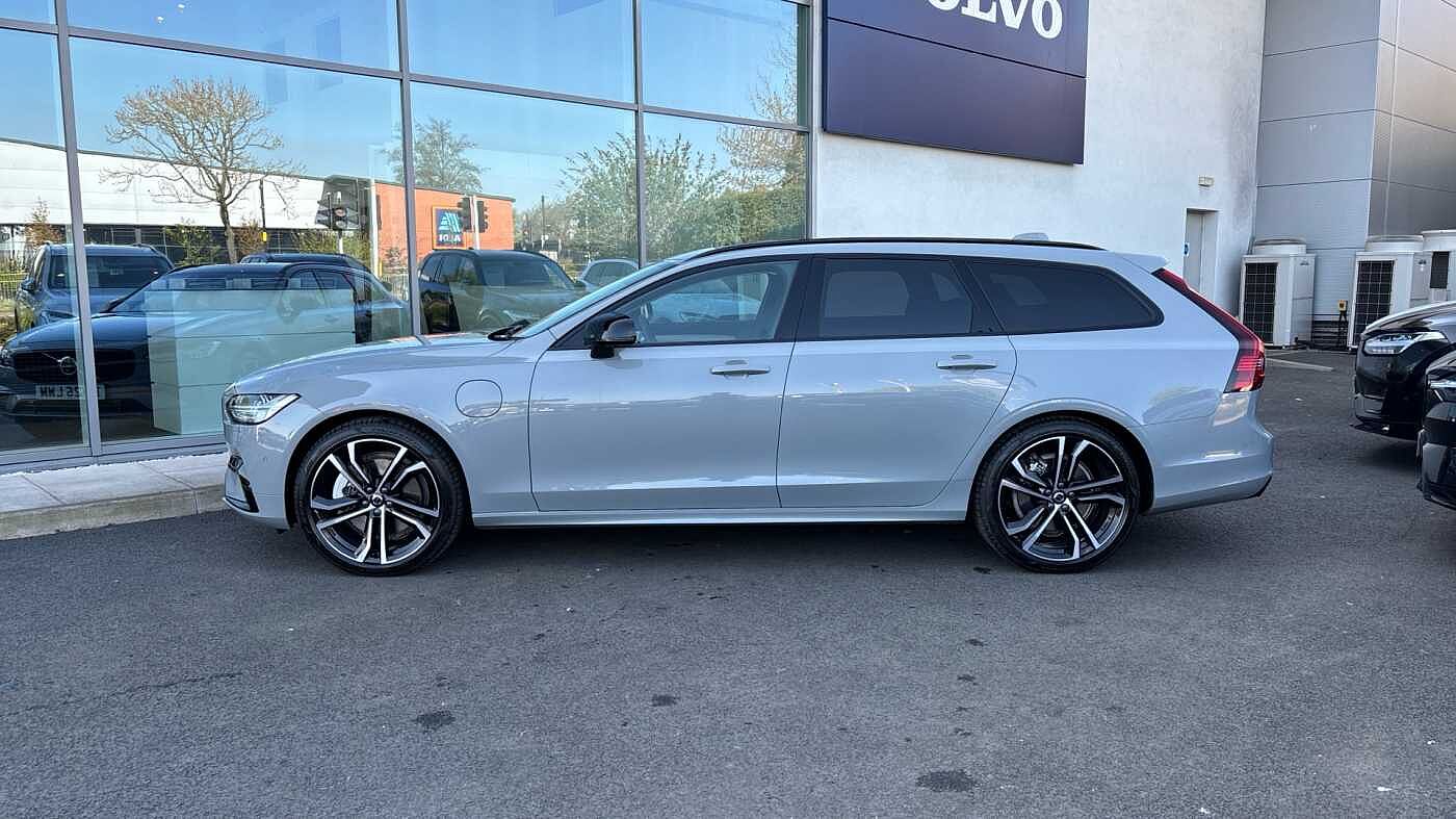 Volvo V90 Ultra, T8 AWD Plug-in hybrid, Electric/Petrol, Dark