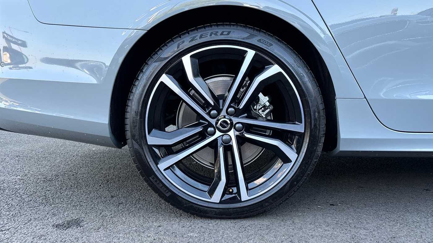 Volvo V90 Ultra, T8 AWD Plug-in hybrid, Electric/Petrol, Dark