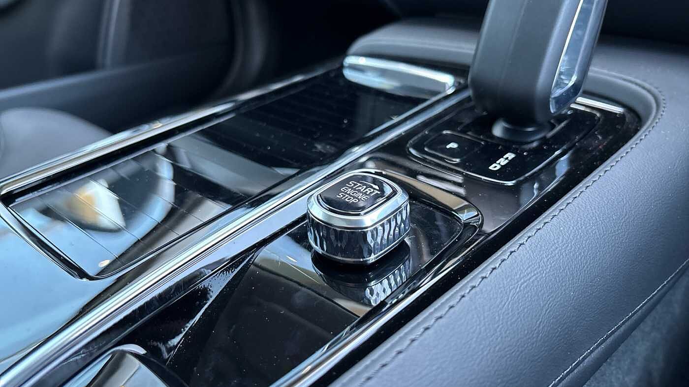Volvo V90 Ultra, T8 AWD Plug-in hybrid, Electric/Petrol, Dark