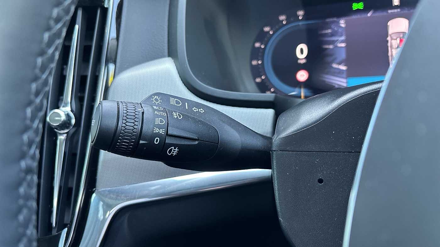 Volvo V90 Ultra, T8 AWD Plug-in hybrid, Electric/Petrol, Dark