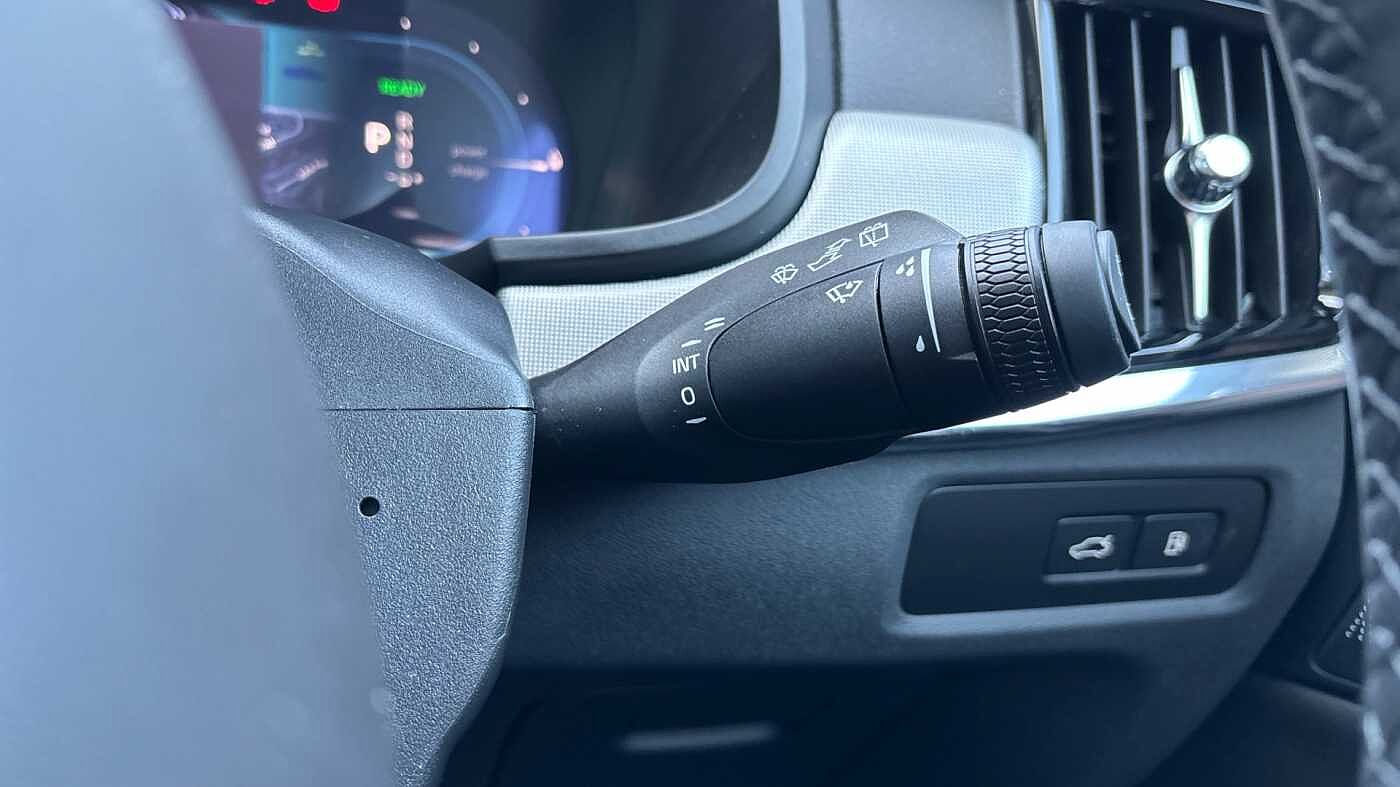 Volvo V90 Ultra, T8 AWD Plug-in hybrid, Electric/Petrol, Dark