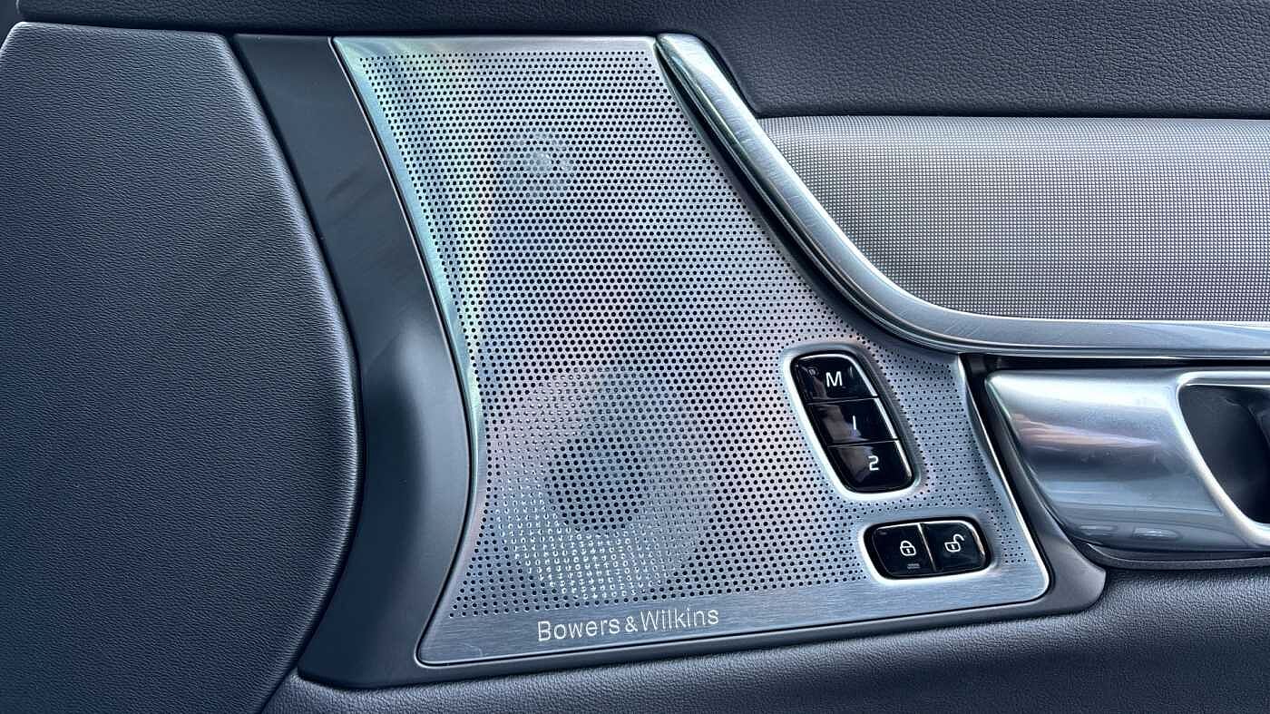 Volvo V90 Ultra, T8 AWD Plug-in hybrid, Electric/Petrol, Dark