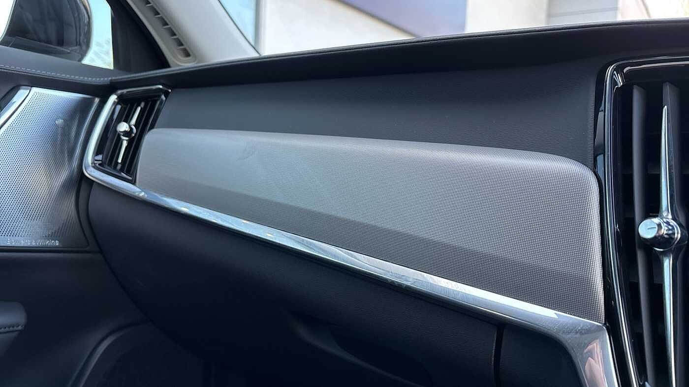 Volvo V90 Ultra, T8 AWD Plug-in hybrid, Electric/Petrol, Dark