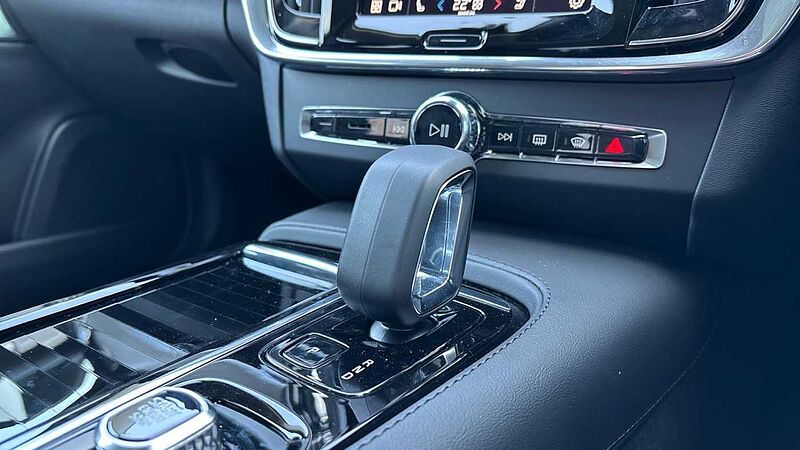 Volvo V90 Ultra, T8 AWD Plug-in hybrid, Electric/Petrol, Dark